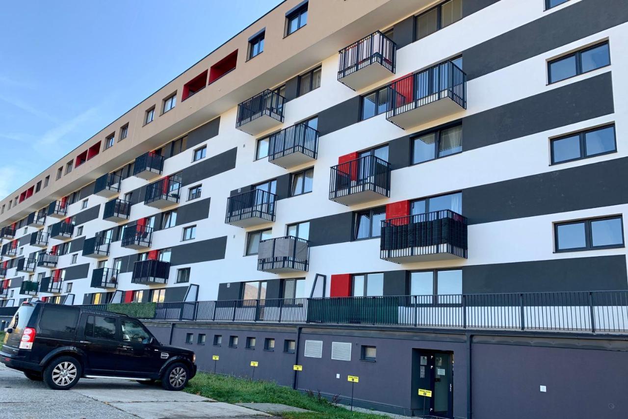 Bl - The Executive Suite, Boru - 24Hr Self Check-In, Free Private Parking, Balcony With Mountain View, 5 Minute Walk To City Center Banská Bystrica Eksteriør bilde